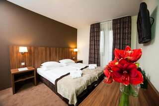 Отель Hotel Zawrat Ski Resort & SPA Бялка-Татшаньска Двухместный номер с 1 кроватью или 2 отдельными кроватями-3