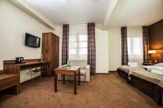 Отель Hotel Zawrat Ski Resort & SPA Бялка-Татшаньска Семейный номер (для 2 взрослых и 1 ребенка)-2